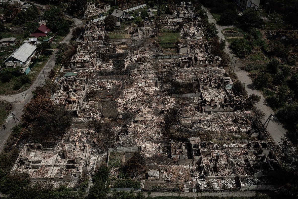 After a heavy strike in the town of Privillya in the eastern #Ukrainian region of #Donbas. 
#Ukraine 
#UkraineRussiaWar