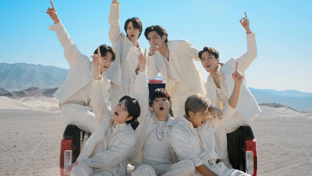 Gih390's tweet photo. Hey pequenas luzes? Se recarregam e voltem para nós como sempre fizeram em todos nossos 9 anos juntos ok? Esperamos o tempo necessário para nossas estrelas mais brilhantes voltarem 💜 
BANGTAN FOREVER 🛐
#BTSFESTA2022 #BTSBestFriendsOfMyLife https://t.co/DD8QJwPWgQ