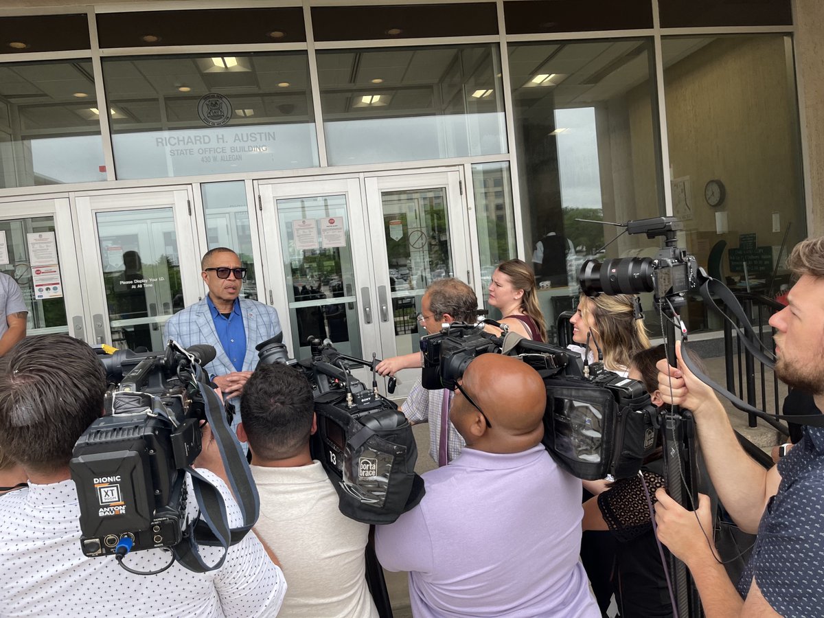 chiefjamescraig's tweet photo. I am the candidate that can and will unseat Gretchen Whitmer. Write me in, don’t let her win! James Craig for Governor 2022! https://t.co/K1v8YQbRqm