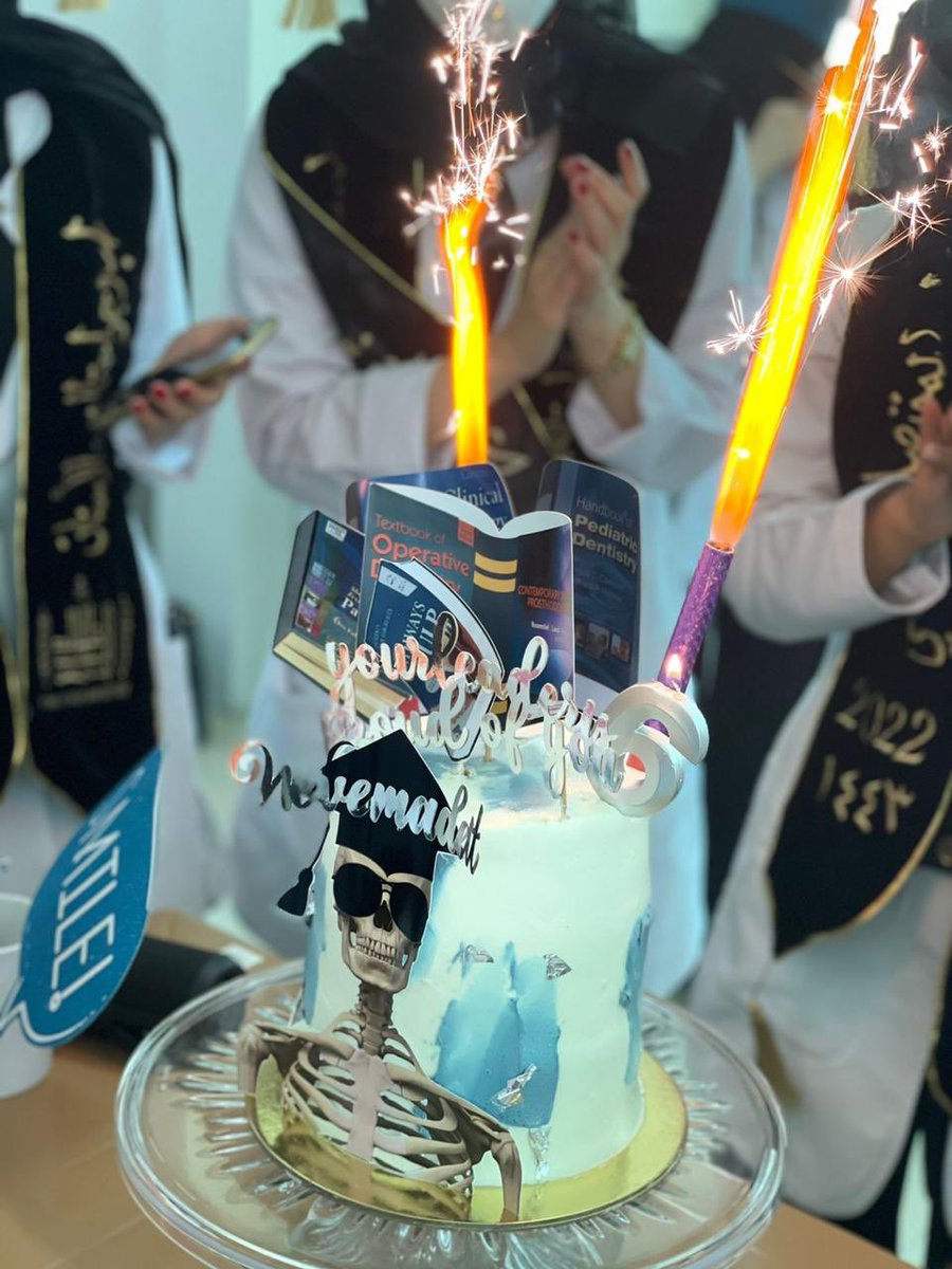 _wa989's tweet photo. #kkudent #batch15
إلى رفاق الخطوة الأولى والخطوة ما قبل الأخيرة،
إلى من كانوا خلال السنين العجاف سحابًا ممطرًا، 
 مُمتنة وفخورة كوني خريجة مع دفعة عظيمة مثلكم @Dentists_15 .. مبروك لنا 🤍🤍✨ https://t.co/ZetT0QQJEU
