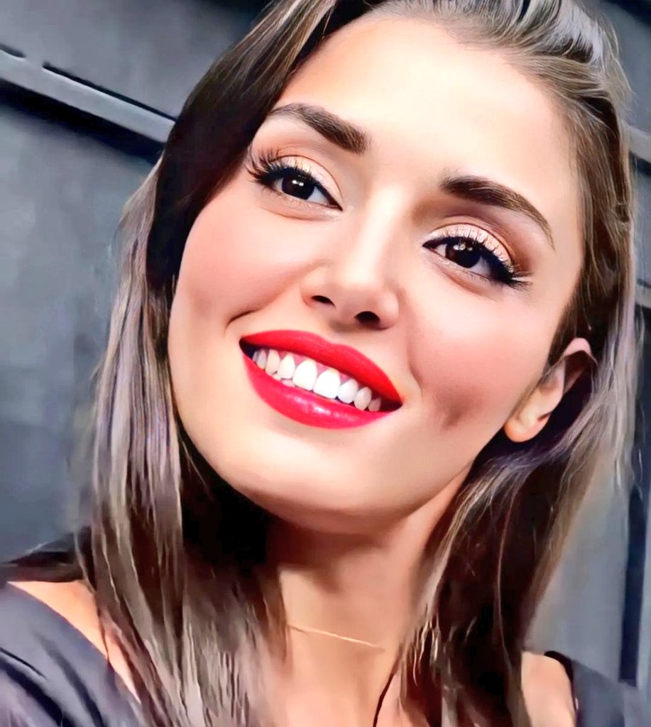 LoperzDuque's tweet image. Confirmamos ke va ser la dueña y señora de la fiesta #DisneyPlus 🤔
#Confirmamos 🤘🤔🧿🔥
#HandeErçel
@HandeErcel
#HandeErçelXDisneyPlus