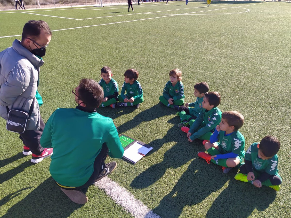 Gràcies a <a href="/clivadent/">CLIVADENT</a>  , cos tècnic, jugadors i familiars per fer possible aquesta temporada 2021-2022 dels nostres querubins⚽️
💚🤍
Fins l’any que ve!! 
#SomRacing #SomXàtiva