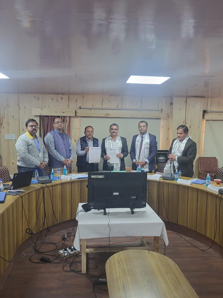IKeylong's tweet photo. A Stake holders’/Expert Committee meeting was held in Hybrid mode(Virtual and in person)  at Deputy Commissioner Office, Keylong (HP) on 14th June 2022 forenoon. https://t.co/FtFLGGOdgV
