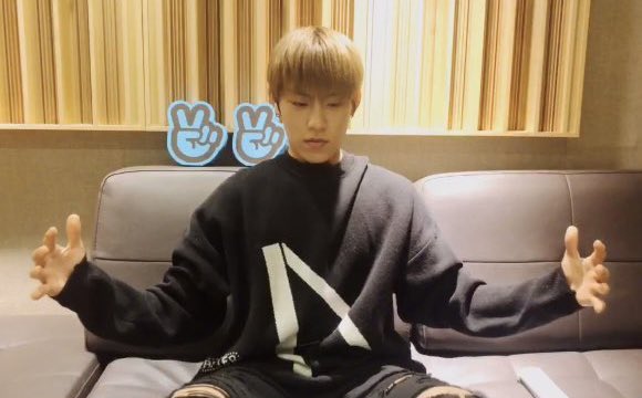 jackba_1102's tweet photo. 초코는 이만해요              파리가 이만해요 https://t.co/qDs8hVazdx