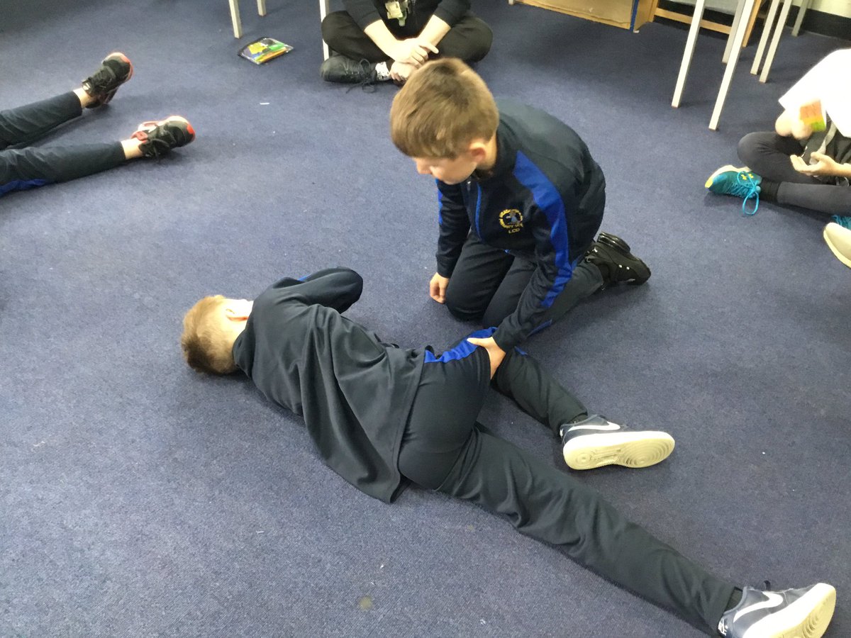 MPSYear6_2022's tweet image. Important first aid skills being taught this morning in @MPSYear6_2021 
#firstaid #lifesaving #year6 #KS2 @DeputyMitchell 
@MeadowbankPS @karenrobnay @HonestHeadteac1 @WiganCouncil