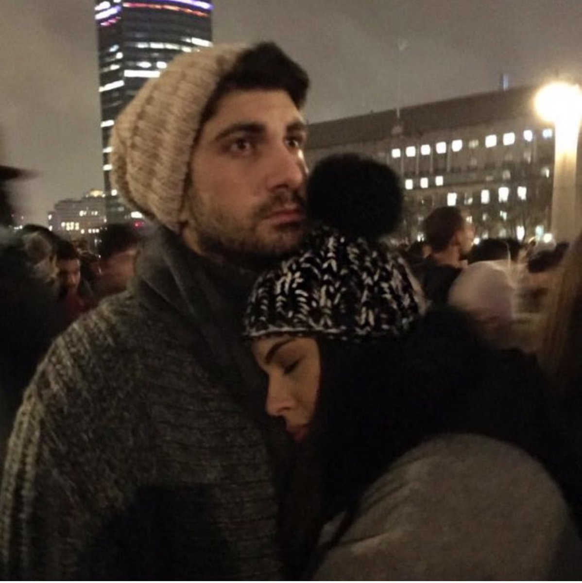 12 yillik hayat arkadaşım. Bir ömür boyu yanımda ol inşallah. Seni çok seviyorum. En büyük desteğim.Nice yıl dönümleriniz olsun❤️❤️❤️