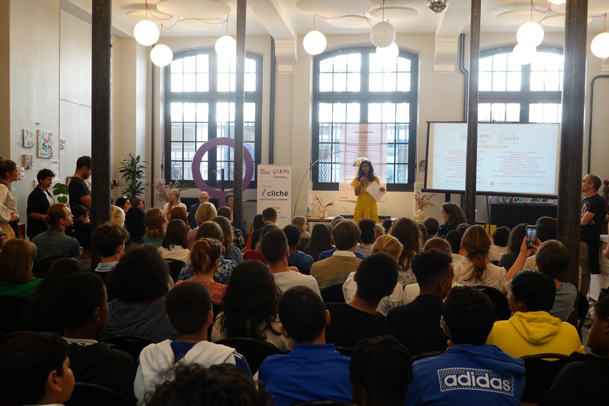 #ZéroCliché 

L'éducation aux médias &amp; à l'info en faveur de l'égalité filles-garçons

Les productions médiatiques des élèves nous nourrissent, nous inspirent et surtout nous donnent de l’espoir! 

🎙️@louisetourret 
🏅 bit.ly/3zzgkjP
👏 <a href="/FloraRdrgz/">Flora Rodriguez</a> 
📷 <a href="/ThomasRouchie/">Thomas Rouchié</a>