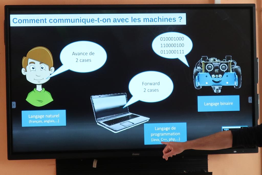 PPuncheva's tweet photo. Excellent atelier pour les élèves, mais #Citédestélécoms, pourquoi ne pas en ajouter plus d'avatars féminins et d'exemples pour l'inclusion des genres? Les filles ne se considèrent pas toujours comme des programmeuses de jeux et d'ordinateurs, mais des futures villes vertes... https://t.co/K42eTs1HLJ