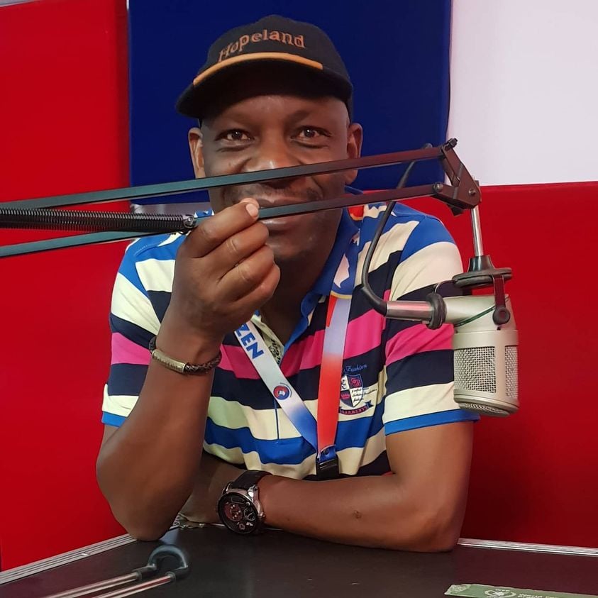 RadioCitizenFM's tweet photo. Mibibi na Mijizee ni ile mida ya kujiunga naye Kamau Munyua kwenye makala ya #GoodEveningKenya 8pm-12am Jared Nyambega Ekwinini
Leta Porojo zako twende kazi #GoodEveningKenya #RadioNumbeOne https://t.co/fyeeMbA4Da