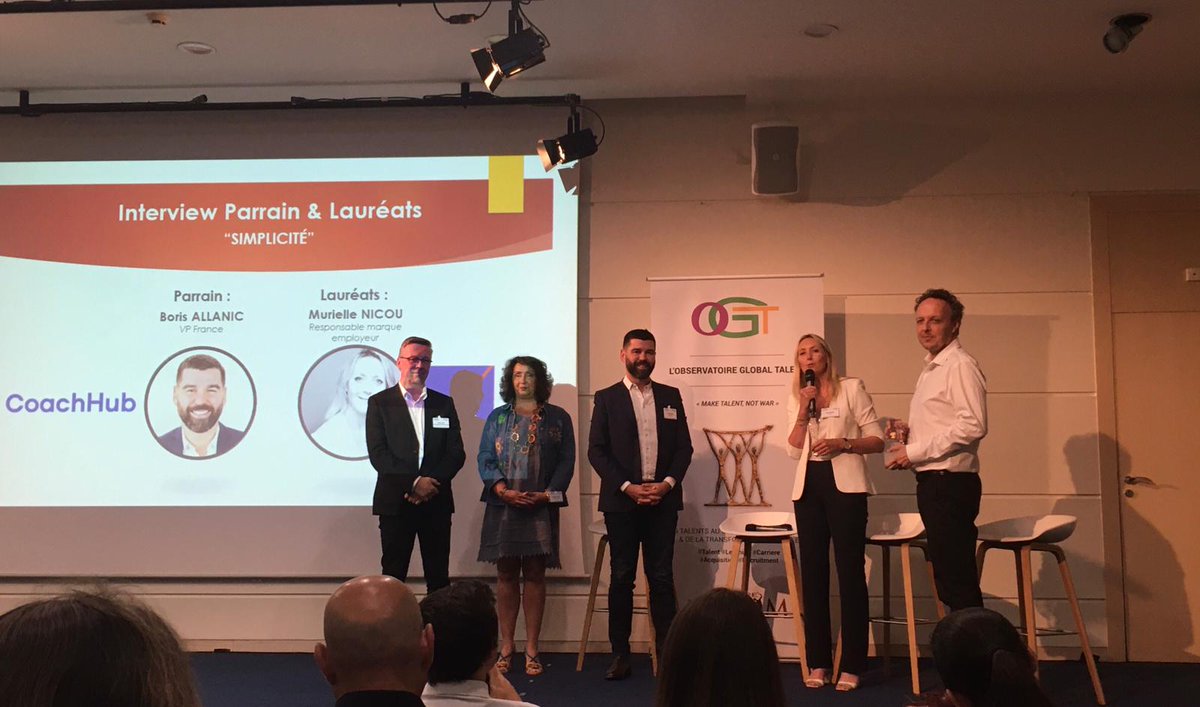 Nous repartons avec le 🏆 #Simplicité pour le nouvel Espace Conseils 100% immersif aux Trophées de l’équipe RH digitale ! 🔥

Fiers de faire partie des entreprises les + innovantes pour les candidats ! #ProudToBeAXA #TERHD