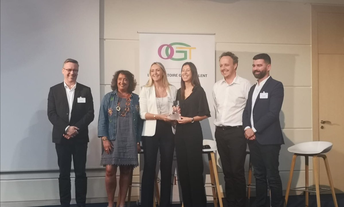 AXAJobs_fr's tweet photo. Nous repartons avec le 🏆 #Simplicité pour le nouvel Espace Conseils 100% immersif aux Trophées de l’équipe RH digitale ! 🔥

Fiers de faire partie des entreprises les + innovantes pour les candidats ! #ProudToBeAXA #TERHD https://t.co/aEprOZlmXX