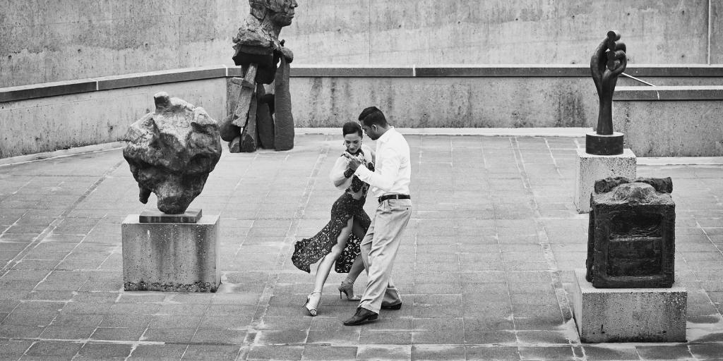 maisonmelise's tweet photo. Their tango performance is a masterstroke, holding the attention without tension .. as is the essence of Argentinian tango.⁠ ⁠
.⁠
.⁠
.⁠
#maisonmelise #tangodesign #tangodancer #dancing #photography #blackandwhite #statue #tangofashion ⁠ https://t.co/YNfDBSd4gf