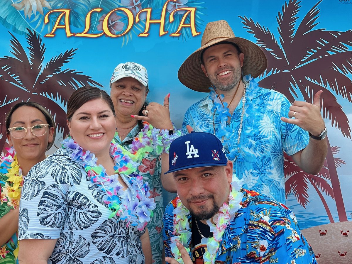 SLithographics's tweet photo. Last week our team members enjoyed a luau, complete with a hula hooping contest, prizes, and a Hawaiian buffet! Thank you to all who participated, we look forward to many more events to come! #suplitho #luau #companyculture https://t.co/35DmmnOFWZ