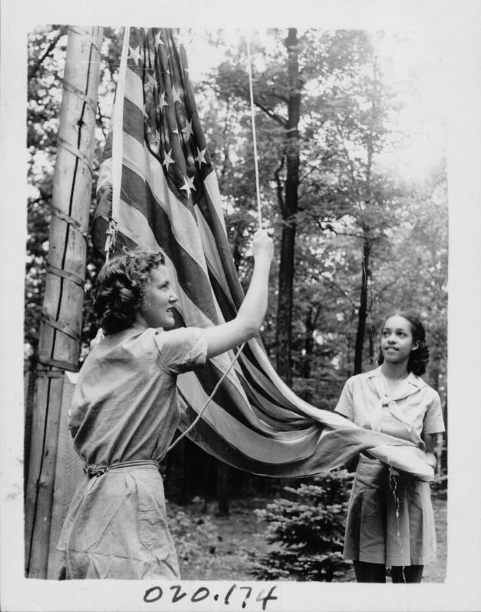 1934 President Harry Truman signed an act of Congress establishing June 14 as #FlagDay, the same day Continental Congress declared it to be the nation’s symbol in 1777. Since then, Girl Scouts and the nation honor this significant symbol of our country. 🇺🇸