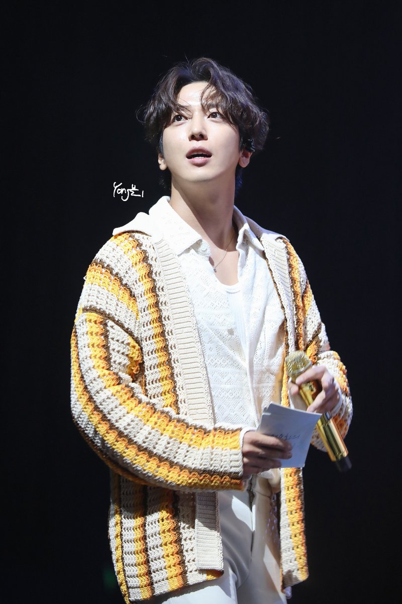 Vvely_yh's tweet photo. 220611 정용화 팬미팅 도화지 #3
@JYHeffect
 Shiny star🌟
#정용화 #도화지 https://t.co/r5XeySBhZk