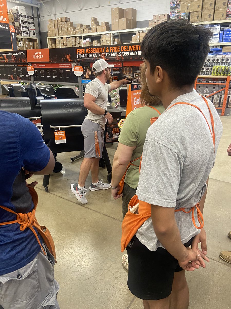 mellietHD's tweet photo. Traeger came all the way to 1942 to make sure we are the selling pros!  @TraegerGrills @Fpanico25 @therealfrancisj @JohnMolenda3 @jgirv257 https://t.co/b0vPYRJQ1T