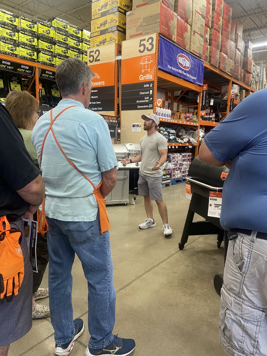 mellietHD's tweet photo. Traeger came all the way to 1942 to make sure we are the selling pros!  @TraegerGrills @Fpanico25 @therealfrancisj @JohnMolenda3 @jgirv257 https://t.co/b0vPYRJQ1T