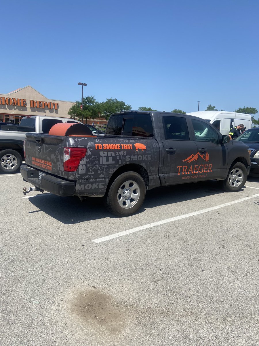 mellietHD's tweet photo. Traeger came all the way to 1942 to make sure we are the selling pros!  @TraegerGrills @Fpanico25 @therealfrancisj @JohnMolenda3 @jgirv257 https://t.co/b0vPYRJQ1T