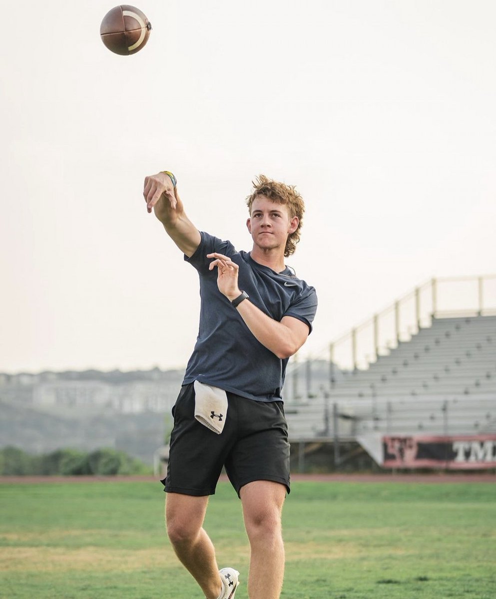 WilsonFootball's tweet photo. Just a Flick of the Wrist! 🎯🎯
#WilsonFootball https://t.co/9LMIaZnBOq