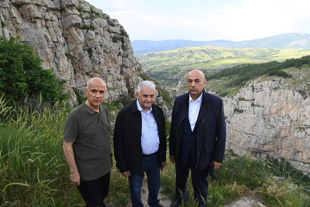 BY's tweet photo. #Şuşa Beyannamesi’nin yıl dönümü dolayısıyla Karabağ’ın incisi Şuşa’dayız. 

#TekMilletİkiDevlet 🇹🇷🇦🇿 https://t.co/2flWuDIKQV