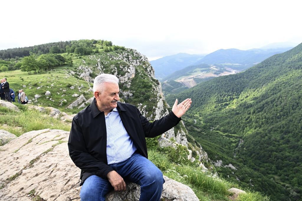 BY's tweet photo. #Şuşa Beyannamesi’nin yıl dönümü dolayısıyla Karabağ’ın incisi Şuşa’dayız. 

#TekMilletİkiDevlet 🇹🇷🇦🇿 https://t.co/2flWuDIKQV