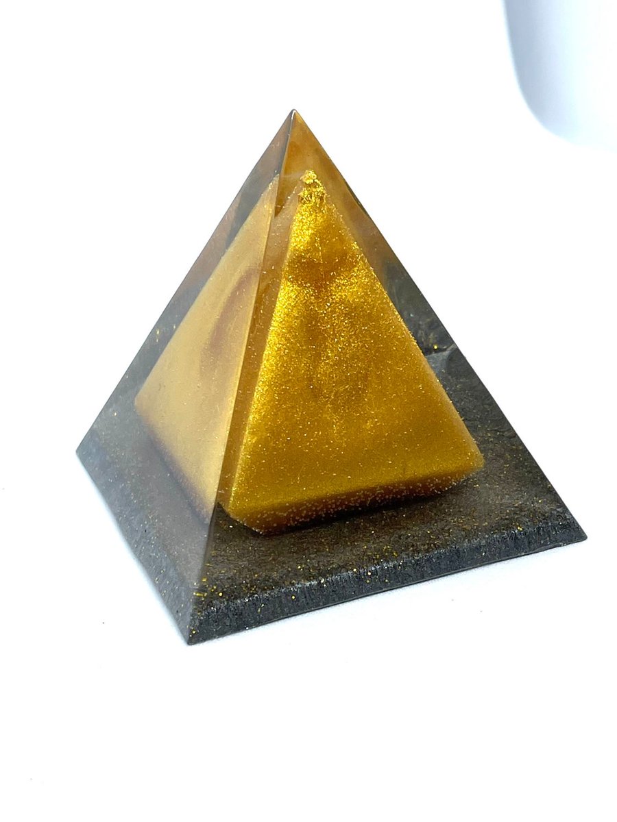 PrettyHappy_Ele's tweet photo. How gorgeous is this resin pyramid within a pyramid? It’s available now in my #etsy shop  #ancientegypt #pyramid https://t.co/VLx8Xwy9f1 https://t.co/uFHHCJcpJZ