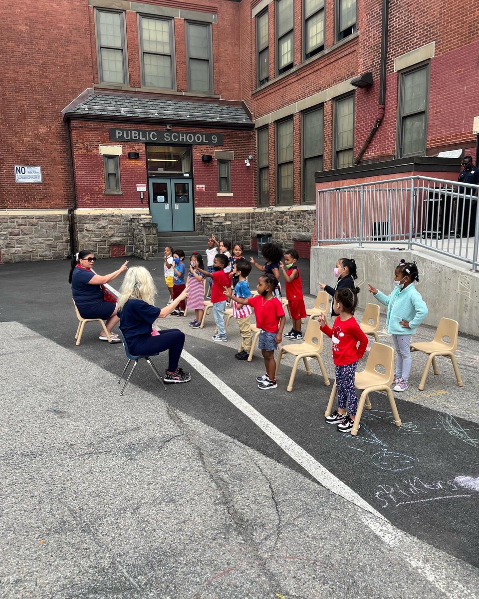 school9pride's tweet photo. Our Pre-K students practicing for their big moving up ceremony!ππ#Graduation #movingupceremony #Yonkerspublicschools #School9
@YonkersSchools
@quezada1229 @RcollinsJudon
@MayorMikeSpano https://t.co/Ym8QU0cx4d