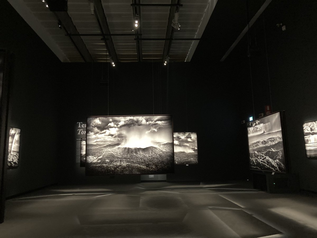 Oggi la redazione ha visitato la suggestiva mostra fotografica #Amazônia di Sebastião #Salgado allestita al <a href="/Museo_MAXXI/">MAXXI</a> di Roma
