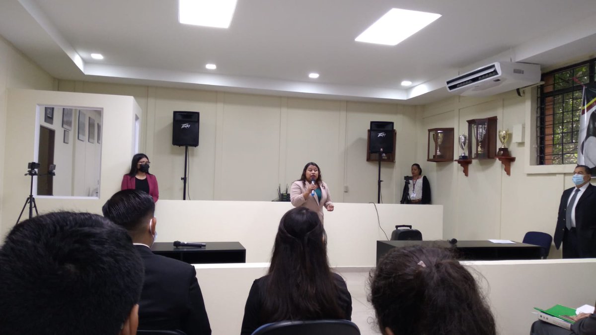 LauraaMoran11's tweet photo. Me emociona ver a estudiantes de Derecho, comprometidos y con herramientas para el litigio y oralidad en juicios donde se busca defender el derecho a una vida libre de violencia para las mujeres. https://t.co/Iwe6VqykLL