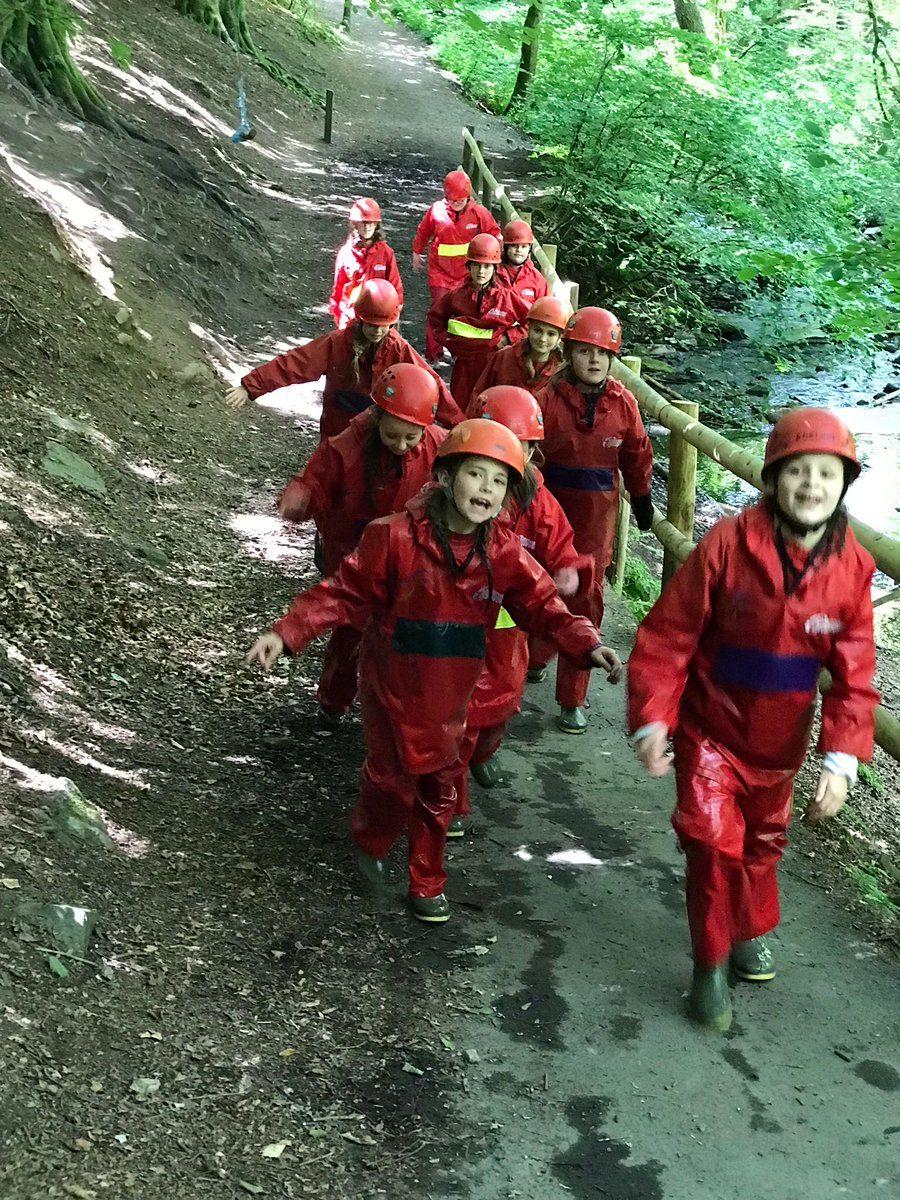 GarthOlwg_Canol's tweet photo. Diwrnod ffantastig i flwyddyn 6 heddiw! A fantastic day today for year 6. #paddleboarding #adventurewalk #canoeing https://t.co/009wwJ7HIx