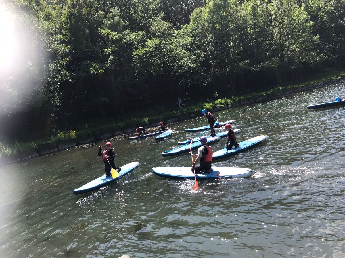 GarthOlwg_Canol's tweet photo. Diwrnod ffantastig i flwyddyn 6 heddiw! A fantastic day today for year 6. #paddleboarding #adventurewalk #canoeing https://t.co/009wwJ7HIx