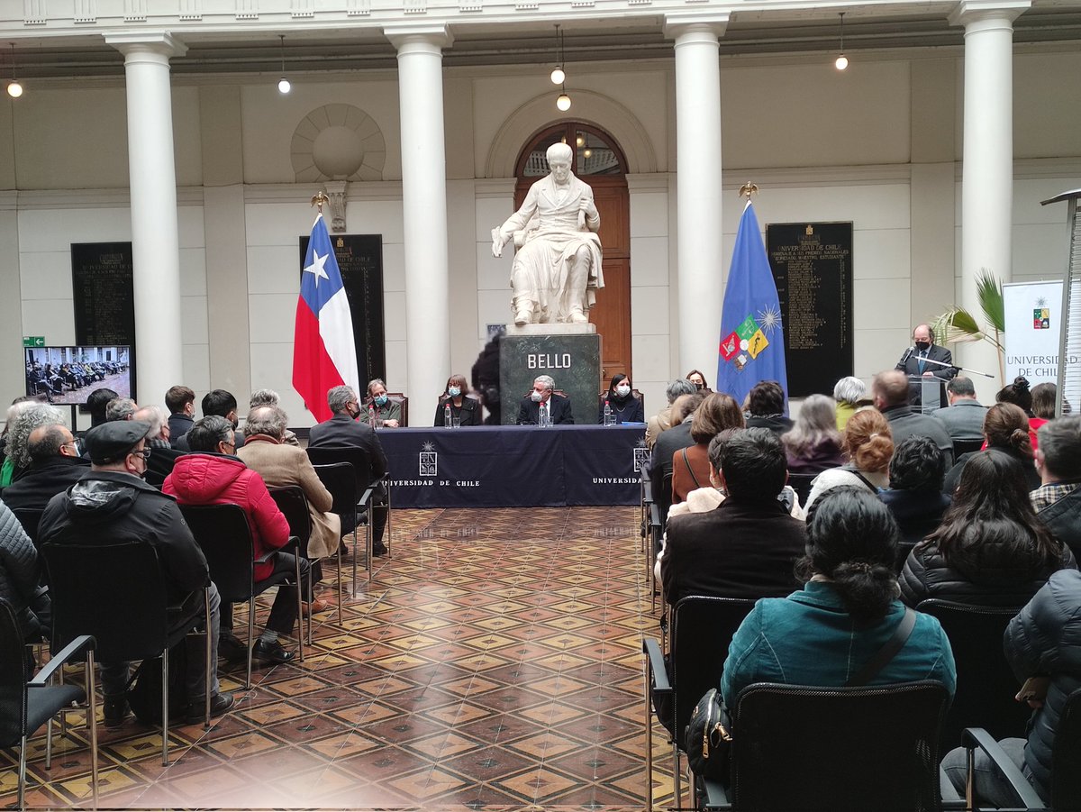 gobierno_uchile's tweet photo. Iniciando el acto de firma del decreto que crea la #FacultadDeGobierno de la @uchile  #SomosFacultad https://t.co/bWIVR38kCa