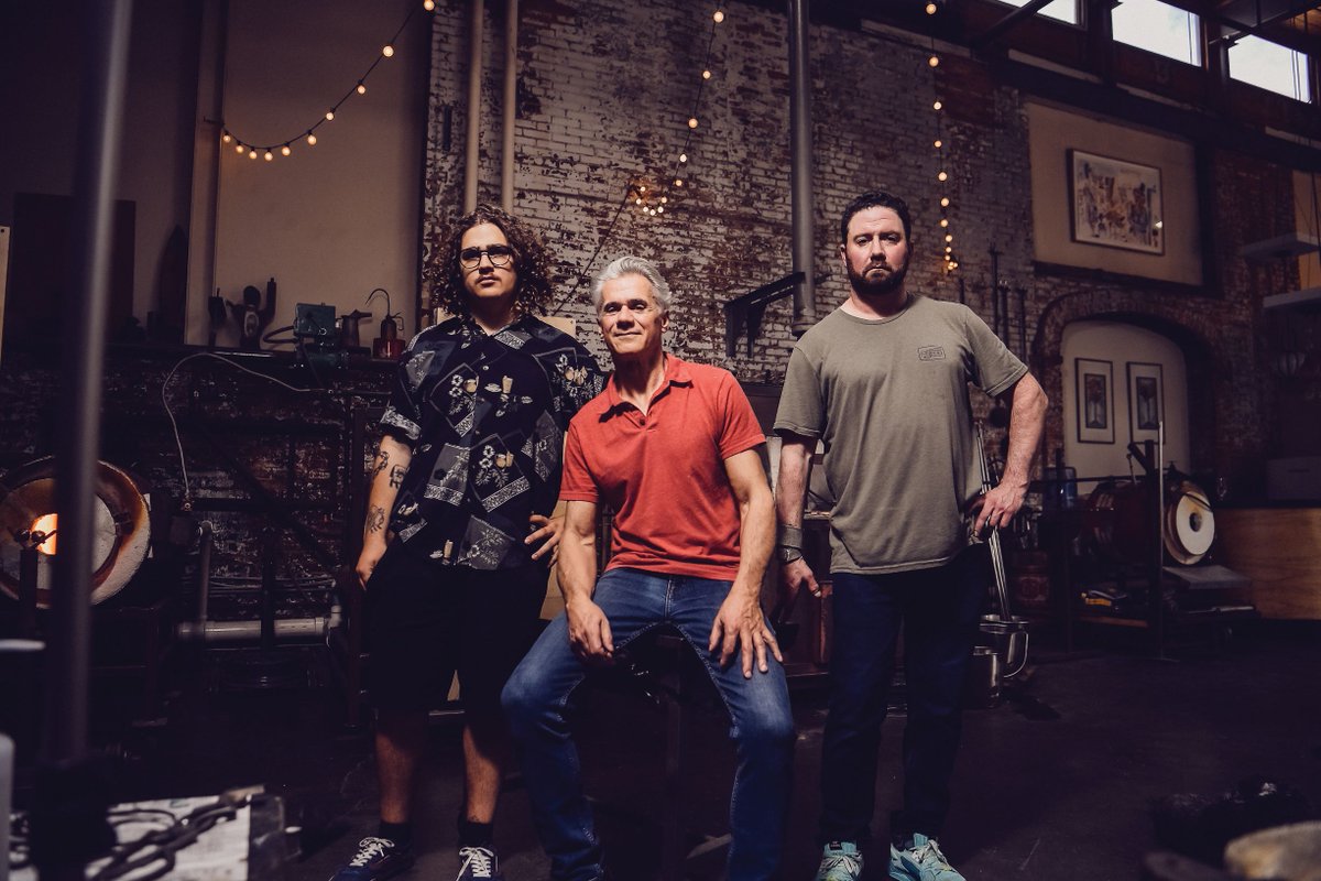 StyleMagazine's tweet photo. You might have seen us tease this story with a photo and video in the spring. Here is the full story + gallery detailing an inside look into @corradettiglass in #ClipperMill.
https://t.co/wx9e0uiFX3 @jtracyglass @TempleUniv #Baltimore #glassblowing #artisan #features #glass #art https://t.co/08f3WZe7VK