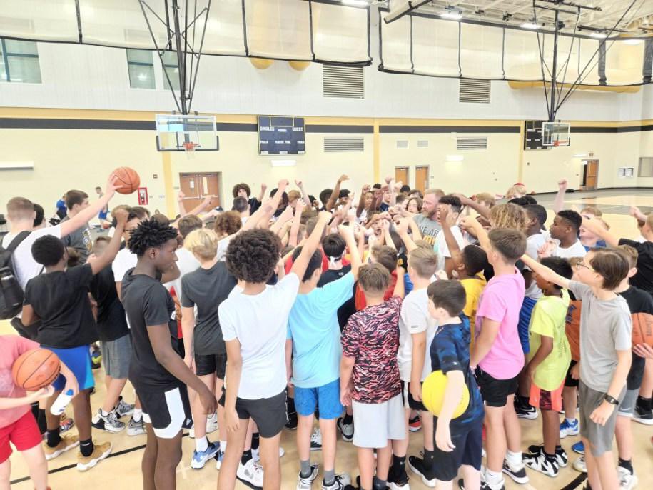 CoachDSchauss's tweet photo. Today we worked a lot on our defensive slides, closeouts, and using shot fakes to create an advantage.
We also had our first ChicFilA gift card winners in knockout!
#OneAvon https://t.co/froOKL29U8