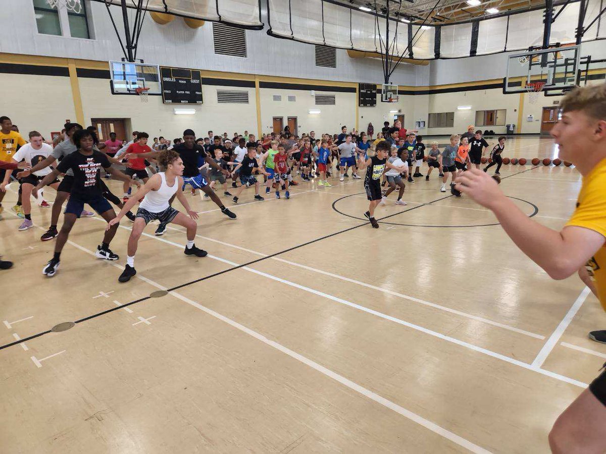 CoachDSchauss's tweet photo. Today we worked a lot on our defensive slides, closeouts, and using shot fakes to create an advantage.
We also had our first ChicFilA gift card winners in knockout!
#OneAvon https://t.co/froOKL29U8