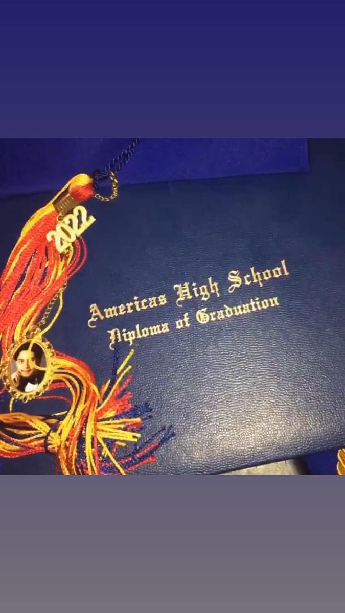 itzmirandaaaa's tweet photo. i believed i could, so i did🎓❤️ #classof2022 https://t.co/U2GUYn9vRp