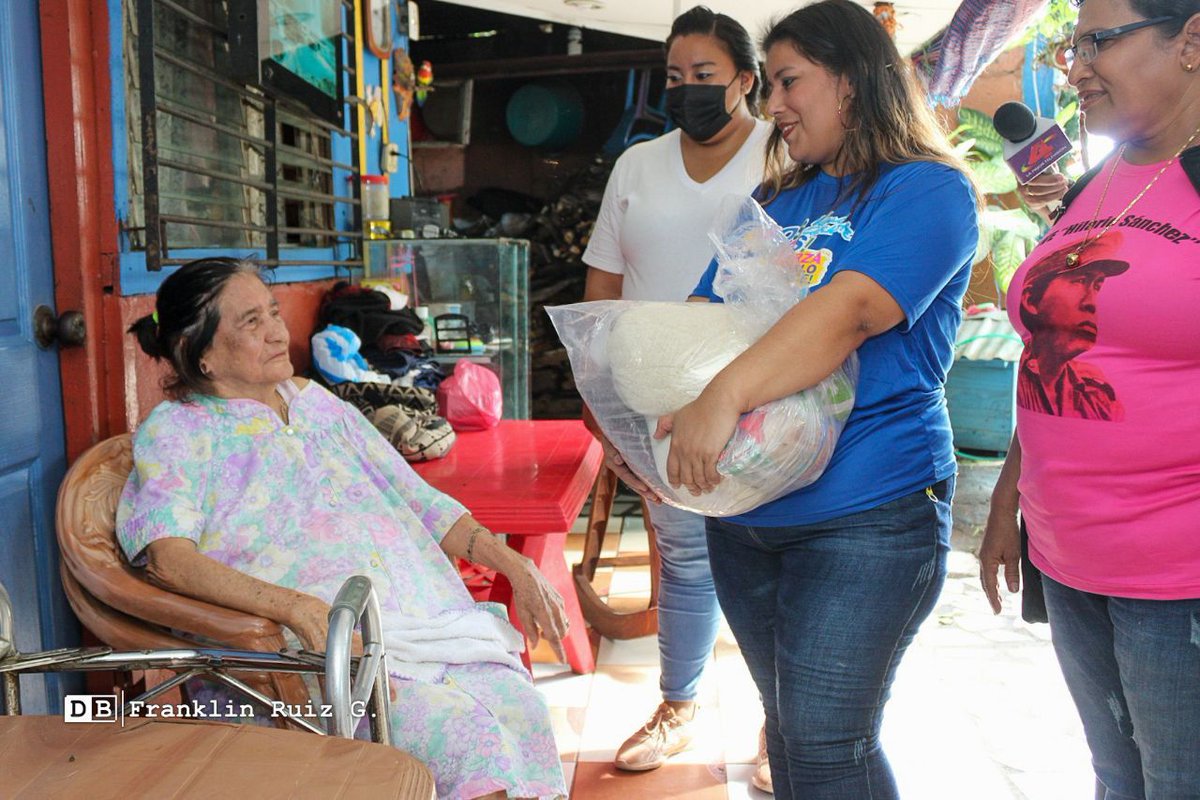 CristiamPrez's tweet photo. #4319FuerzaDeVictorias | Madres de Héroes y Mártires reciben paquete solidario https://t.co/1tObu1gFhW