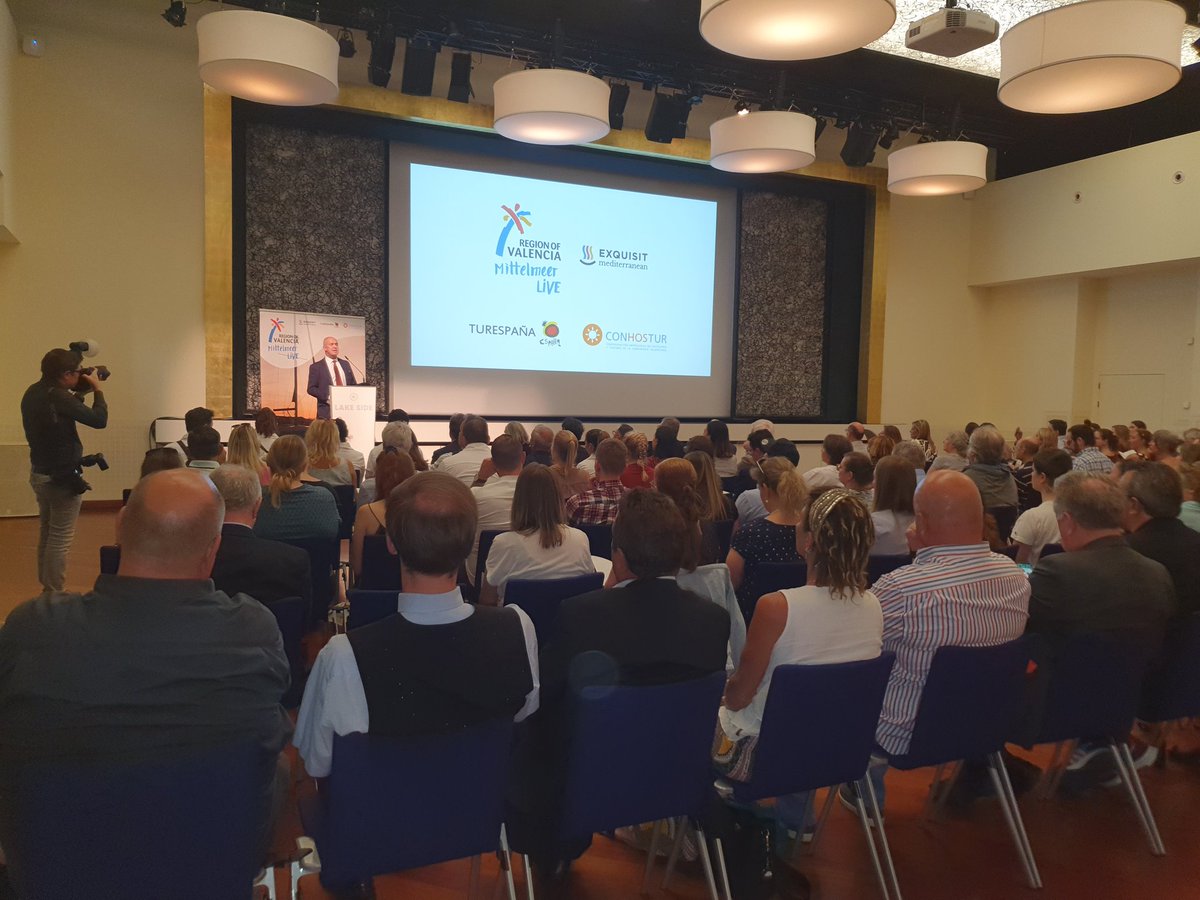 conhostur's tweet photo. Comenzamos presentación de la gastronomía CV en Zurich  @fehvhosteleria @GastroAlicante @ashotur @GVAturisme #lexquisitmediterrani https://t.co/GDsTRwDwpi