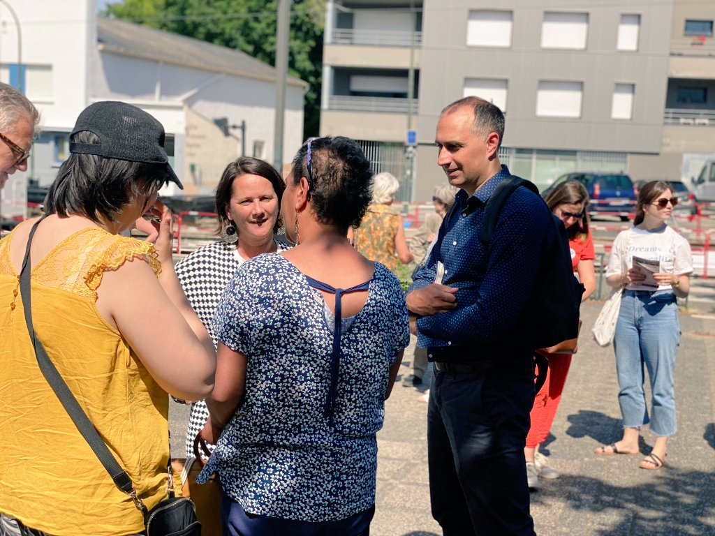Un accueil chaleureux et beaucoup d'échanges avec les habitants du quartier, aux côtés de <a href="/Benbrahim_K/">Karim Benbrahim</a>, candidat sur la #circo4401 dans les rues de la Boissière et au marché de la Bourgeonnière pour rappeler l'importance de se mobiliser à gauche et d'aller voter dimanche ! #NUPES