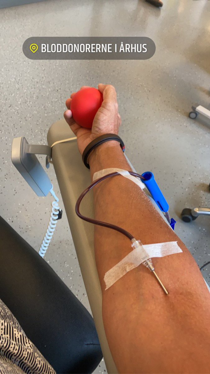 MortenKock's tweet photo. En noget anderledes 90 års fødselsdag jeg har været med til i dag - jeg har nemlig udover at have gjort en god gerning nemlig også fået gaver 🩸
#blodbankenaarhus #givblod #redliv
#blodbanken
#bloddonor #gørenforskel
#etlilleprikmedstoreffekt
#hjerteblod
#mitbloderditblod https://t.co/2cIEi5CZrM