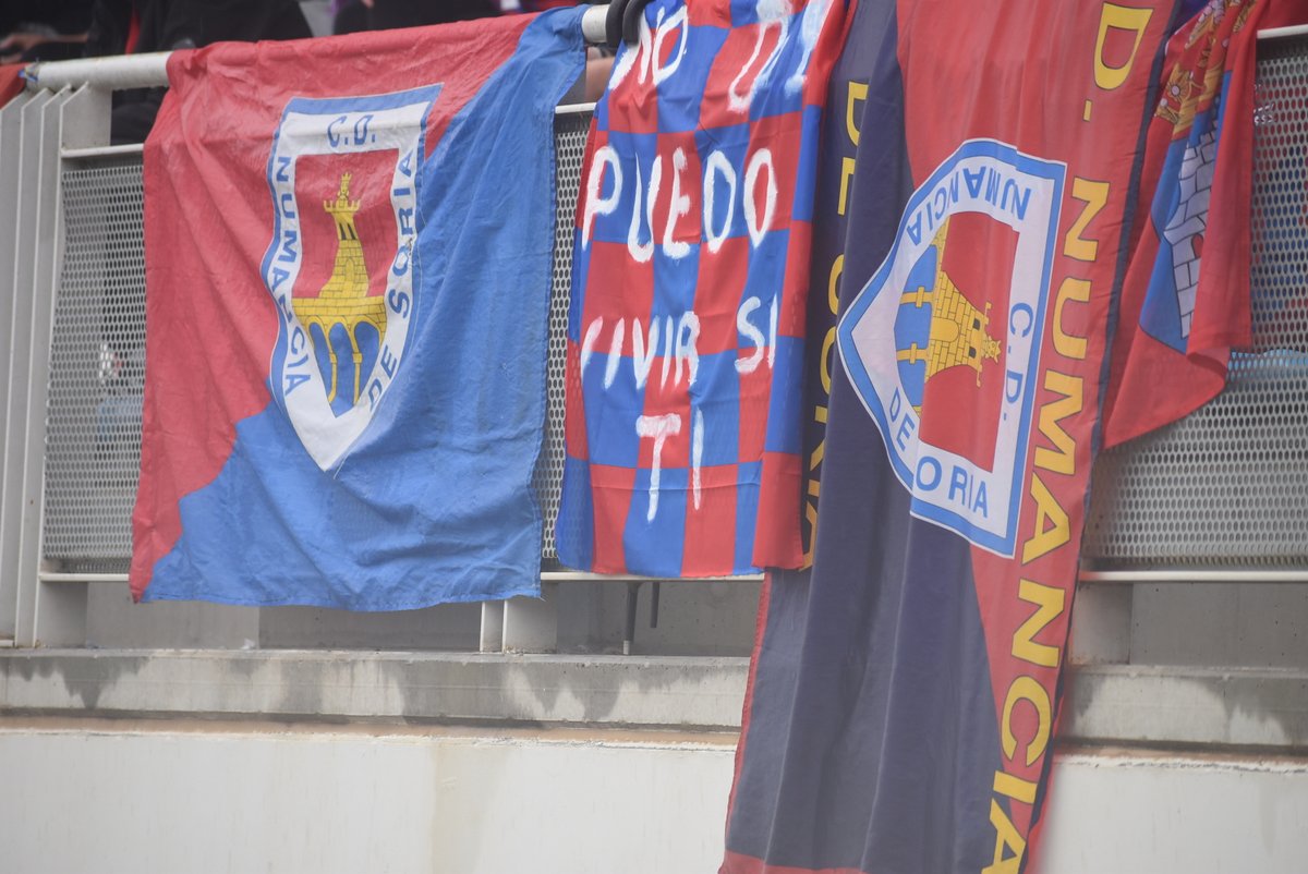 cdnumancia's tweet photo. 📡 Mañana miércoles presentaremos la campaña de abonados para nuestro debut en @Primera_RFEF de la temporada 2022/2023 ⚽

¡Atento a partir de las 12.00 horas en #LosPajaritos!

#VamosNumancia #SiempreNumancia ❤💙 https://t.co/vjz698sBXN