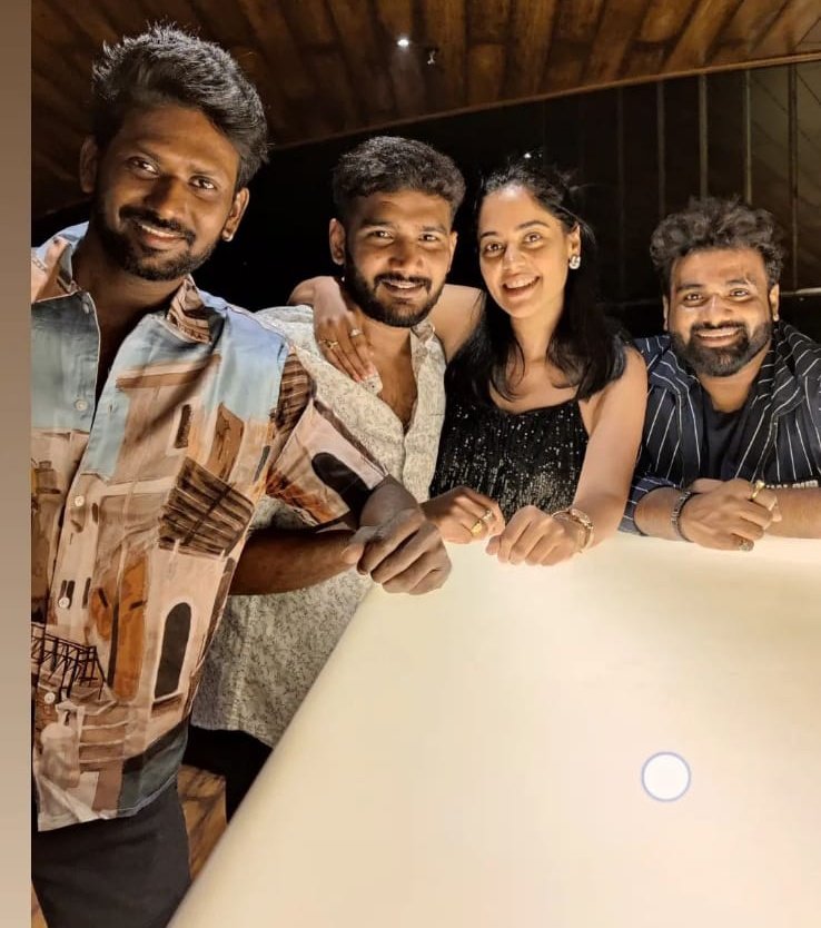 ravicharan1928's tweet photo. Feeling good after seeing these pics 🥰🥰❤️

@thebindumadhavi @anchor_shiva 

#shindu

#biggbossnonstop #biggboss #BinduMadhavi #AnchorShiva #Bindu #Shiva https://t.co/SDyWs1m6Jv