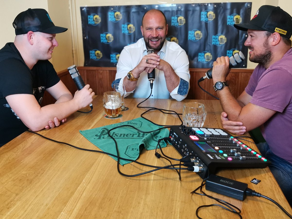 Právě teď natáčíme <a href="/PukPakPivo/">Puk Pak Pivo</a>, v éteru to bude už zítra 👌 Trochu jsem se rozpovídal o zážitcích z <a href="/NHL/">NHL</a>, ale došlo i na volbu do čela <a href="/czehockey/">Český hokej</a> Tak si to poslechněte, pokud vás zajímá budoucnost českého hokeje. Děkuji klukům za pozvání a pivo snad příště, dnes musím o vodě✌️🚘