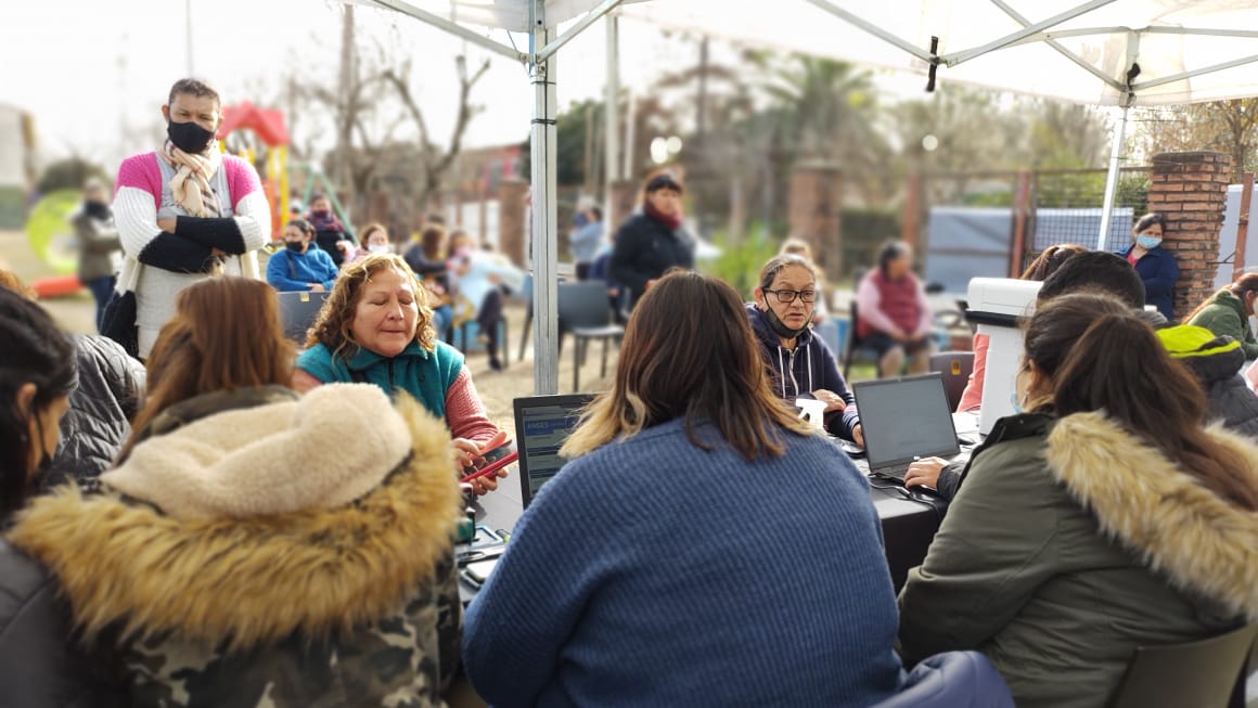 HabitatPilar's tweet photo. Estamos en #DelViso en el operativo de asesoramiento e inscripción al Plan Nacional #MiPieza 

También podrás acercarte mañana miércoles 15/06, a la Plaza Pinazo de 10 a 14hs. 

#PilarMunicipio
#HabitatPilar 
#BarriosPopulares https://t.co/r3ofDh1mHu