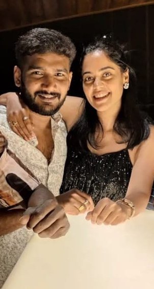 ravicharan1928's tweet photo. Moment of the day ❤️🥰❣️❣️

@thebindumadhavi @anchor_shiva 

#shindu

#biggbossnonstop #biggboss #BinduMadhavi #AnchorShiva #Bindu #Shiva https://t.co/Dqee0S8LnP