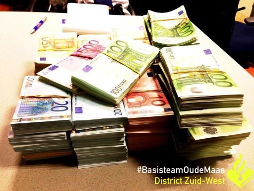Man uit #Ridderkerk aangehouden ivm invoer van 227 kilo #cocaïne. De #Douane trof de partij, die afkomstig was uit Costa Rica, aan in haven van #Antwerpen. Bij doorzoeking werd o.a een groot geldbedrag in beslag genomen. #Ondermijning #drugshandel 

Zie 👉 instagram.com/p/CeyyVI8jny1/…