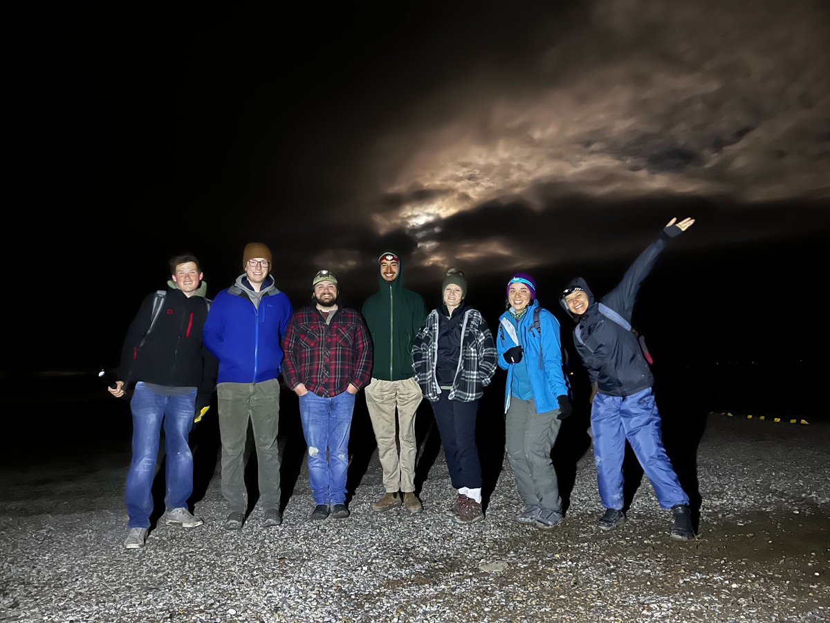 NorthernNiches's tweet photo. Me to lab: "Who wants to come out tonight at 11 pm, in the rain, to look for a species none of you are working on...for fun?"
Spontaneous #labnaturewalk;
#TeamSalamander and #TeamToad do #spadefoots; Photo credit: Dustin Snider https://t.co/qWaXPqGnUj
