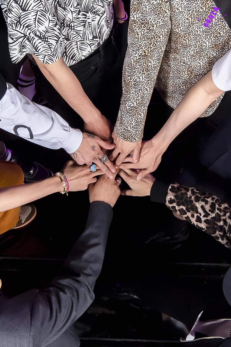zamhera's tweet photo. Mag aantay kahit gaano katagal!! 💜 #BTSBestFriendsOfMyLife 
#bts #OT7 https://t.co/ydIhSjBVh7