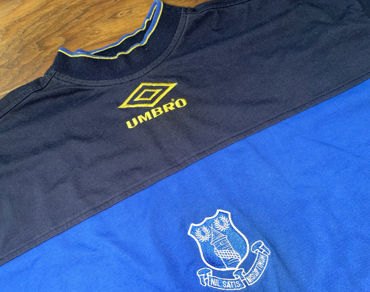 90s training shirt 🔵