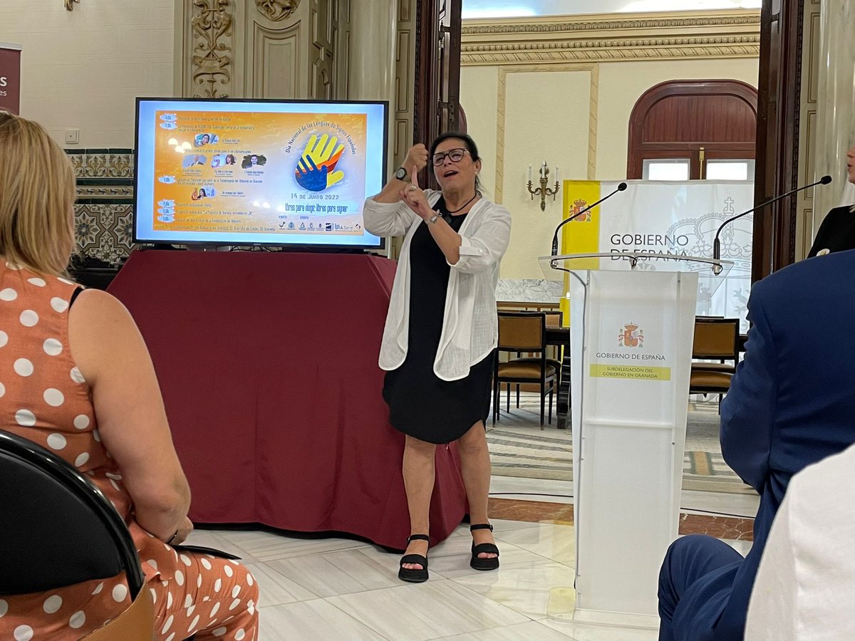 ASOGRA_'s tweet photo. Celebramos hoy en la @SubdeGobGranada, el #DíaNacionaldelaLS bajo el lema “Libres para elegir, libres para signar” en un acto donde nos han acompañado representantes institucionales para conmemorar este día tan importante para la #Comunidad #Sorda #14Junio #YoconlaLS https://t.co/VhdODqFwlw